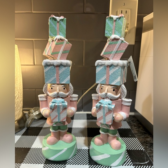 Pastel Christmas gift box top nutcracker set of two - Picture 1 of 3